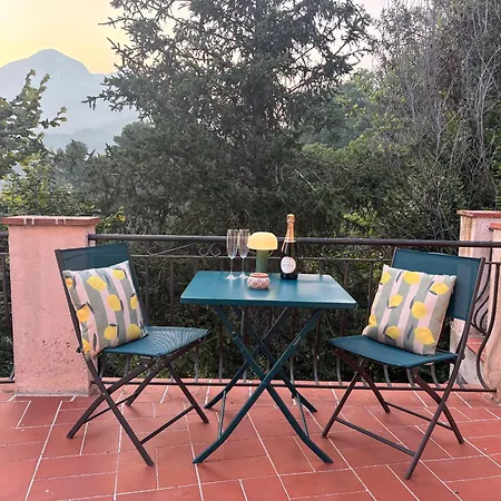 Guest house Independant - Entree & Terrasse Privatives - Vue - Parking