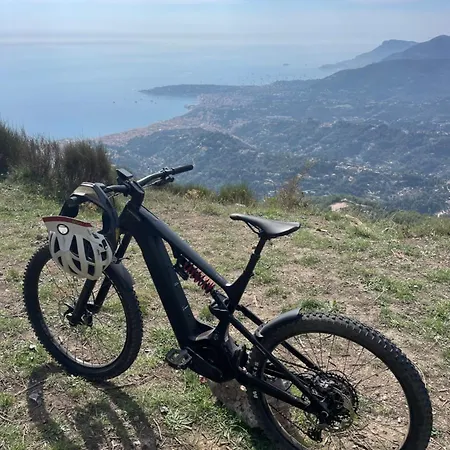 Independant - Entree & Terrasse Privatives - Vue - Parking * Menton